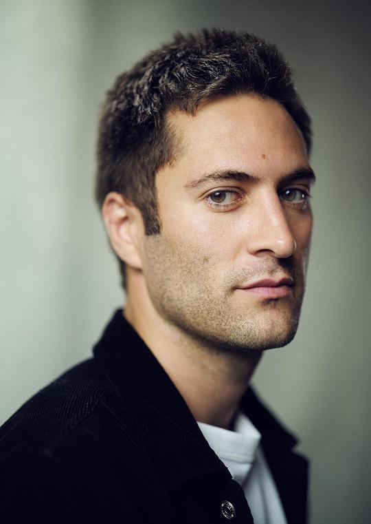 阿尔蒂·佛鲁山 Arty Froushan照片