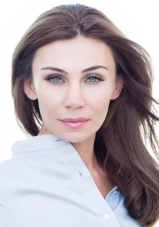 艾拉·艾伯克 Ella Ayberk照片