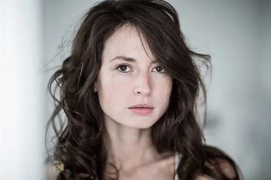 路易丝·帕斯托 Louise Pasteau照片