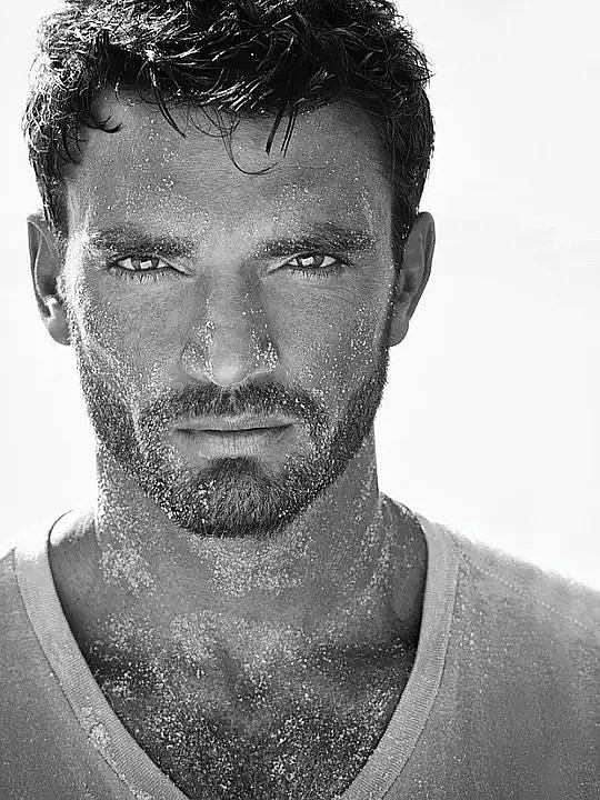 Julián Gil照片