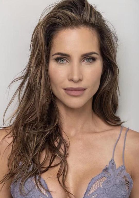 吉莲·特蕾梅因 Jillian Tremaine照片