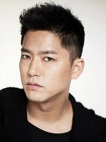 李龙宇 Yong-Woo Lee照片