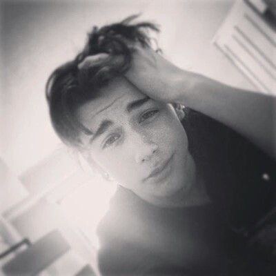 尤赖亚·谢尔顿 Uriah Shelton照片