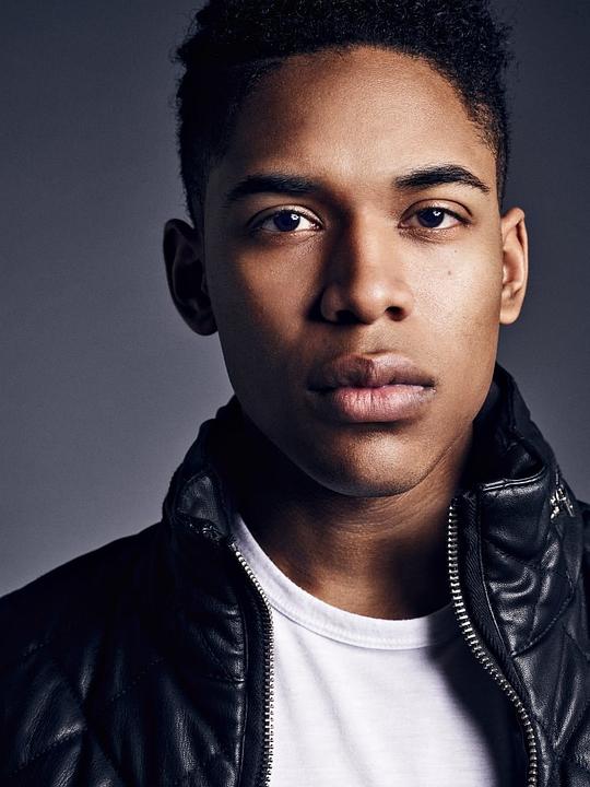 小凯文·哈里森 Kelvin Harrison Jr.照片
