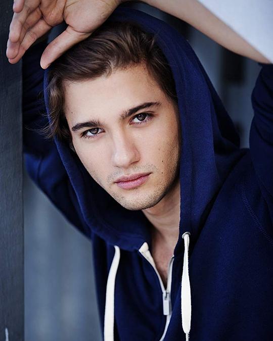 亚历克斯·菲茨艾伦 Alex Fitzalan照片