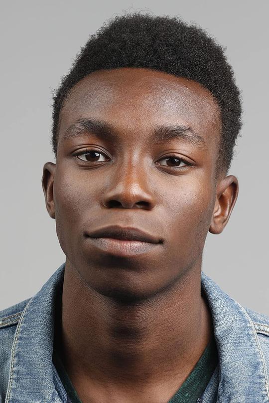 奥利·索罗坦 Olly Sholotan照片