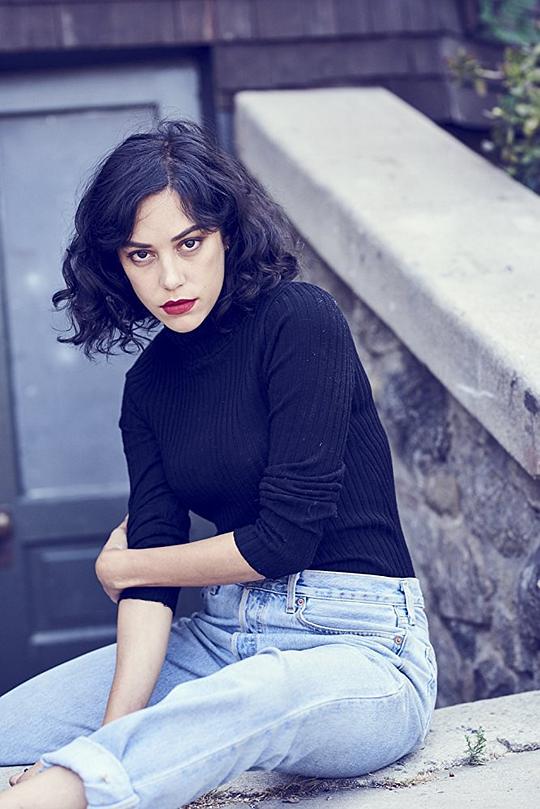 米谢尔·普拉达 Mishel Prada照片