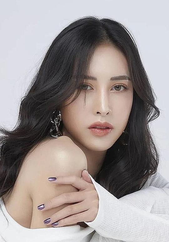 蓝蓝琳·德加莎·维 Lanlalin Tejasa Weckx照片