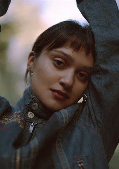 阿里拉·巴勒 Ariela Barer照片