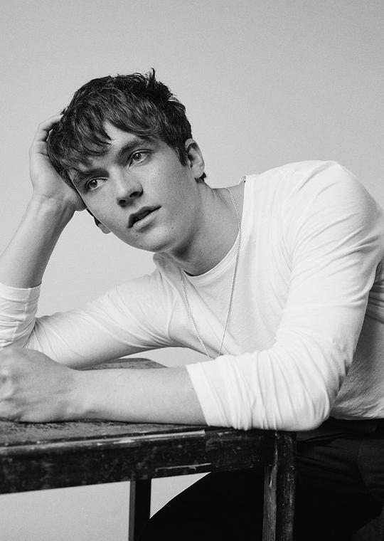 菲恩·怀特海德 Fionn Whitehead照片