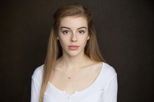 阿梅利亚·盖行 Amelia Gething照片