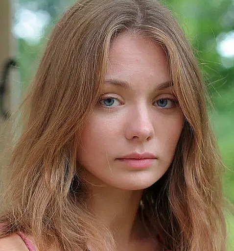 卡丽娜·拉祖莫夫斯卡娅 Karina Razumovskaya照片