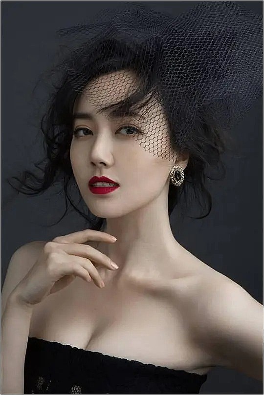 胡影怡 Yingyi Hu照片