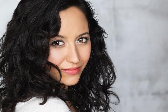 萨拉·阿米尼 Sara Amini照片