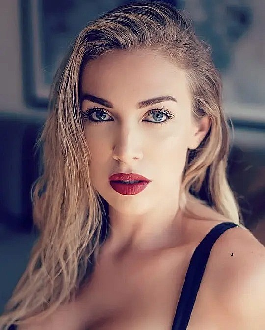 劳拉·雅各布斯 Laura Jacobs照片
