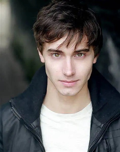Lewis Rainer照片