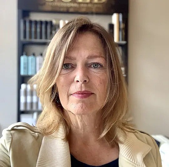 安玛丽·范·德蒙 Annemarie van de Mond照片
