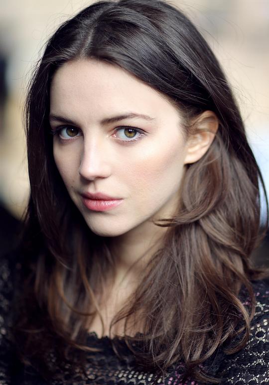 艾拉·亨特 Ella Hunt照片