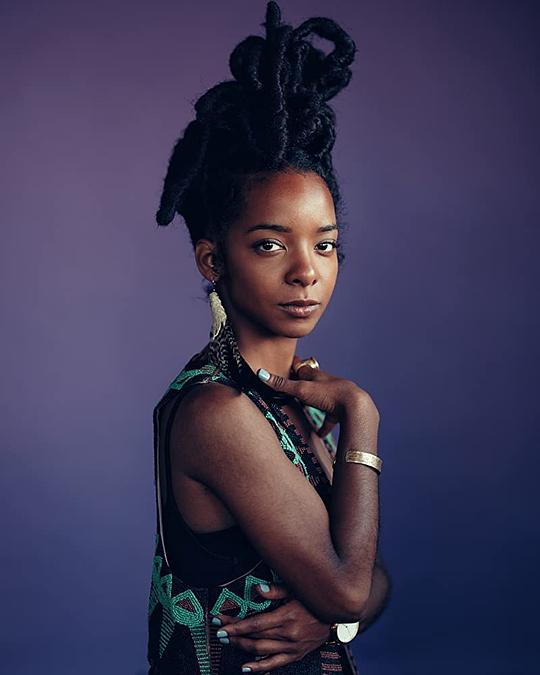 卡拉·杨 Kara Young照片