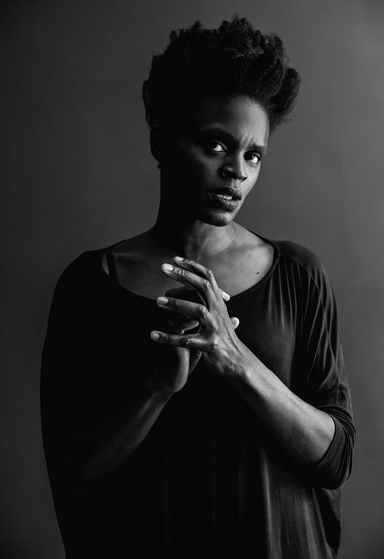 奥奎·奥克波克瓦西里 Okwui Okpokwasili照片