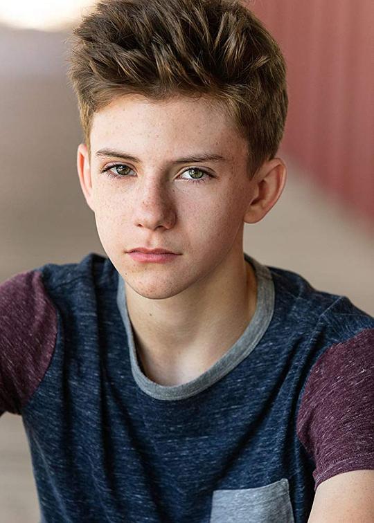 泰勒·桑德斯 Tyler Sanders照片