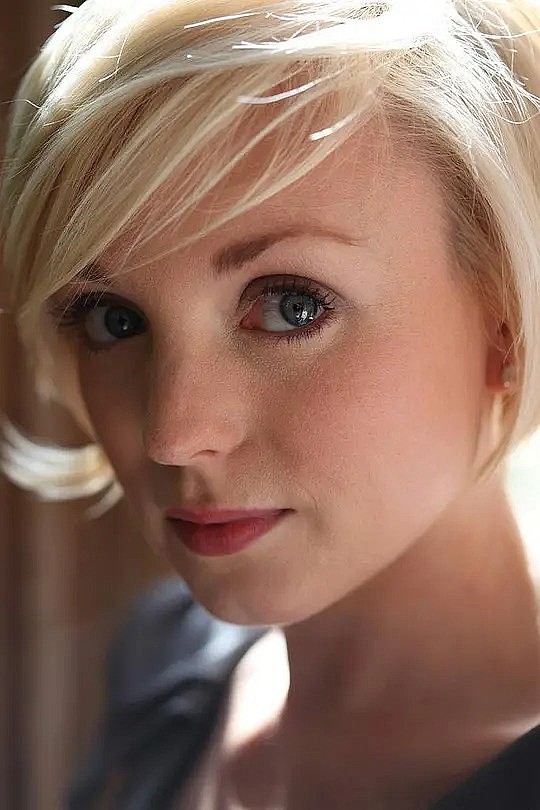 海伦·乔治 Helen George照片