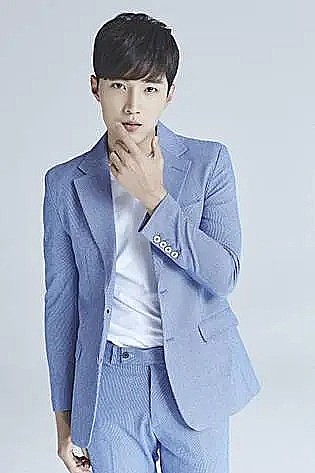辉灿 Hwi Chan照片