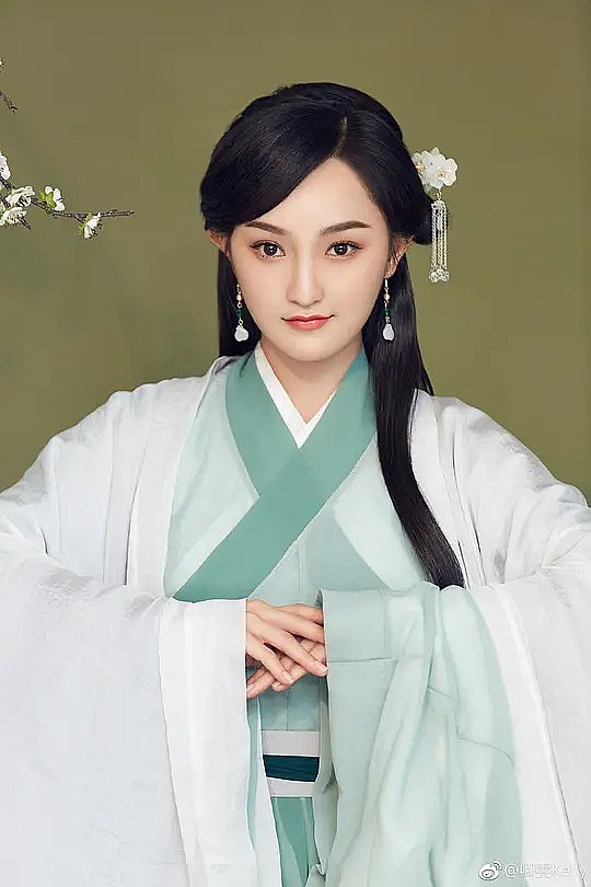 卿雯 Wen Qing照片