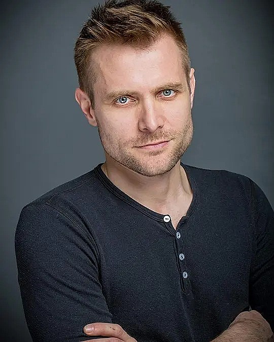 尼尔·霍普金斯 Neil Hopkins照片