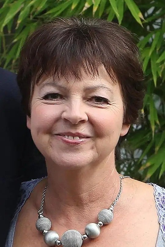 泰莎·皮科-琼斯 Tessa Peake-Jones照片
