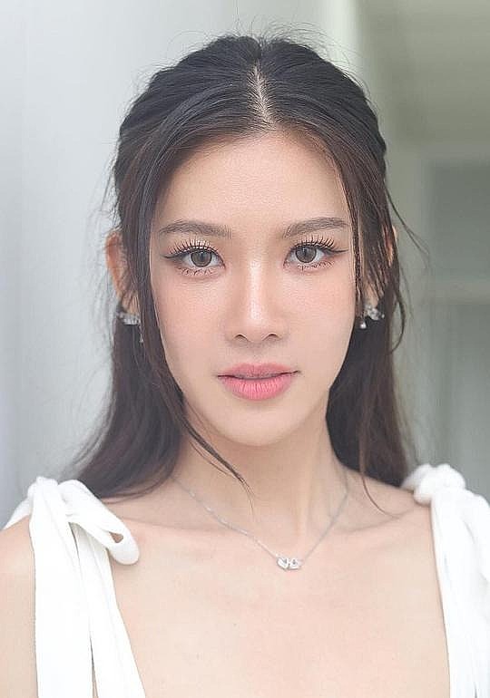 阿妮莎·努格拉哈 Anisa Nugraha照片