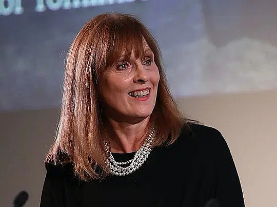 黛比·霍斯菲尔德 Debbie Horsfield照片