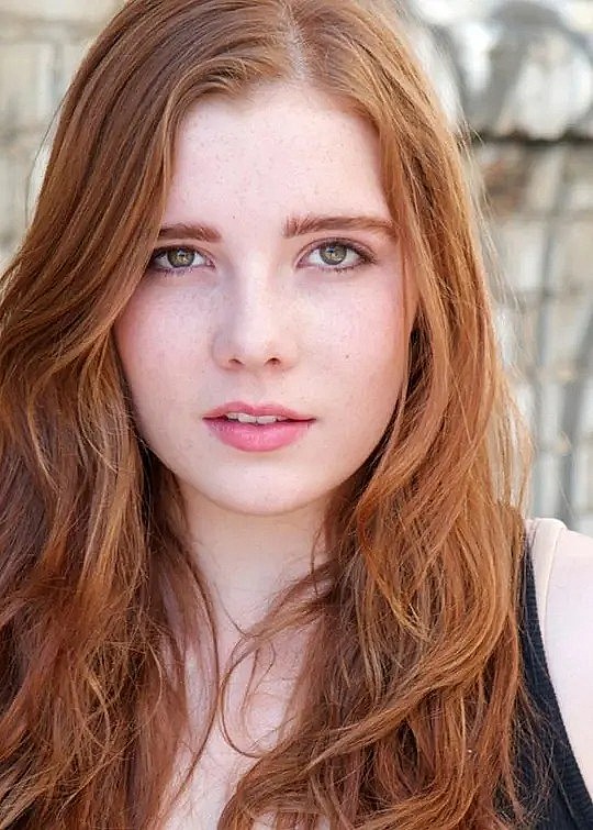 伊莉斯·埃伯利 Elise Eberle照片