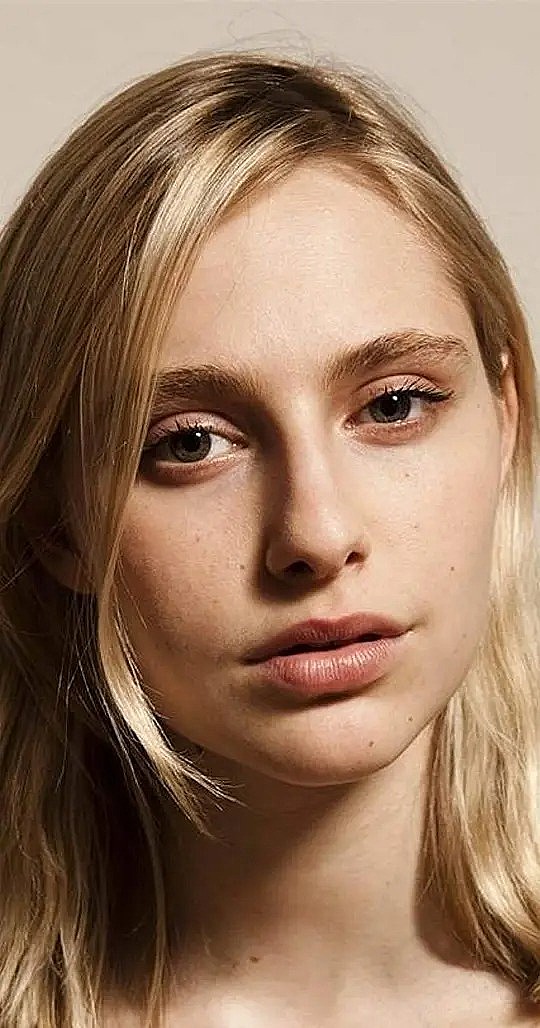 海利·马格纳斯 Hayley Magnus照片