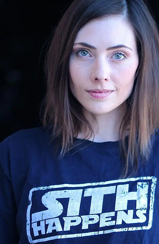艾德丽安·威尔金森 Adrienne Wilkinson照片