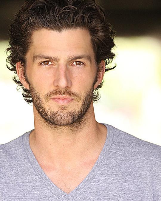 泰勒·乔恩·奥尔森 Tyler Jon Olson照片