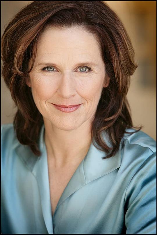 朱莉·奥利弗-图克斯通 Julie Oliver-Touchstone照片