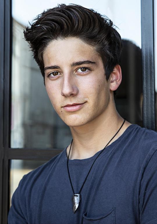 麦洛·曼海姆 Milo Manheim照片