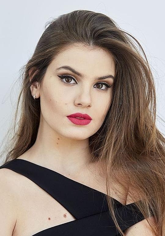 卡米拉·凯伊霍兹 Camila Queiroz照片