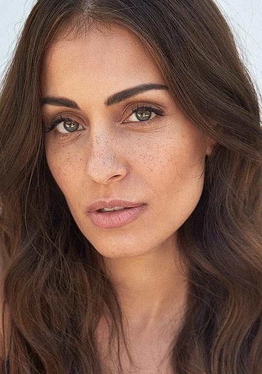 伊巴·阿布克 Hiba Abouk照片