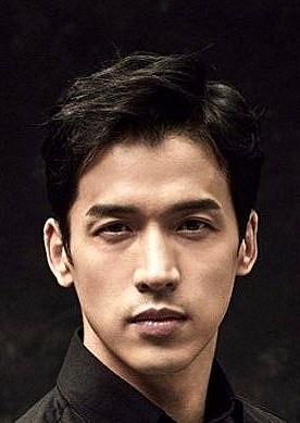 崔钟润 Jong-yoon Choi照片