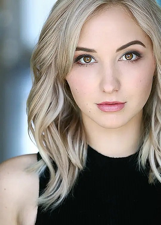奥黛丽·惠特比 Audrey Whitby照片