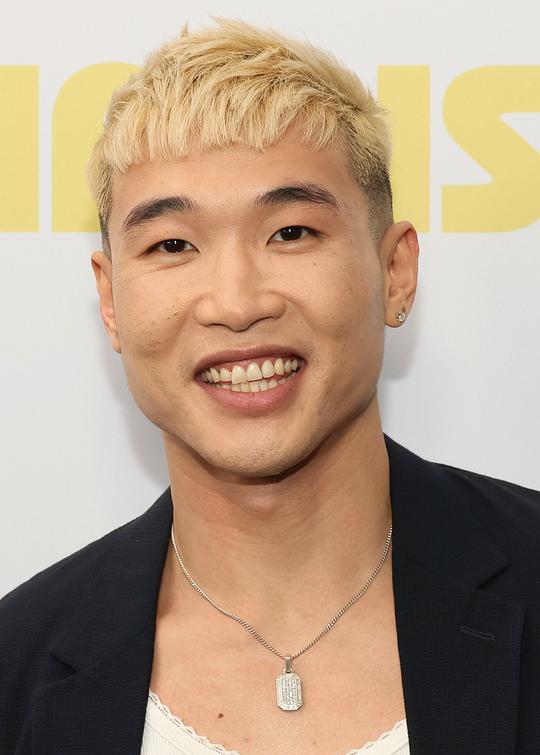 乔尔·金·布斯特 Joel Kim Booster照片