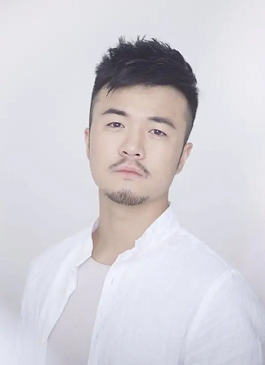 禾小斗 Xiaodou He照片
