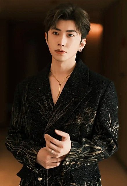 钟正 Zheng Zhong照片