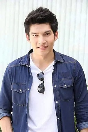 Surint Karawoot照片