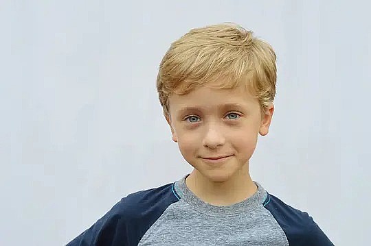 菲恩·道格拉斯 Finn Douglas照片