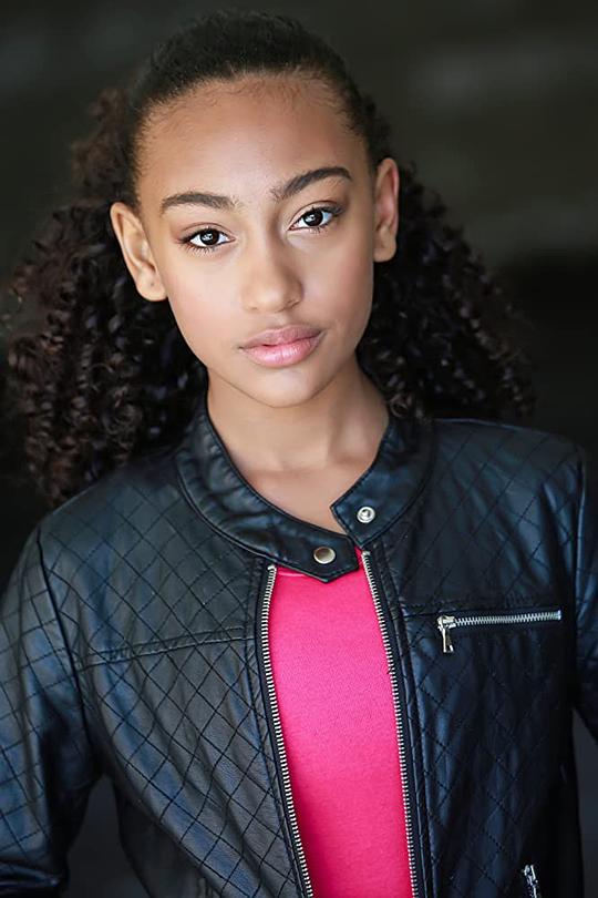 莱克西·安德伍德 Lexi Underwood照片