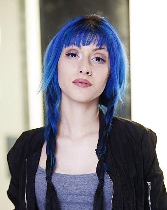 罗维娜·亚瓦里 Lovina Yavari照片