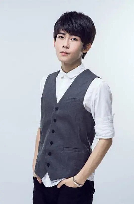 周阶 Jie Zhou照片